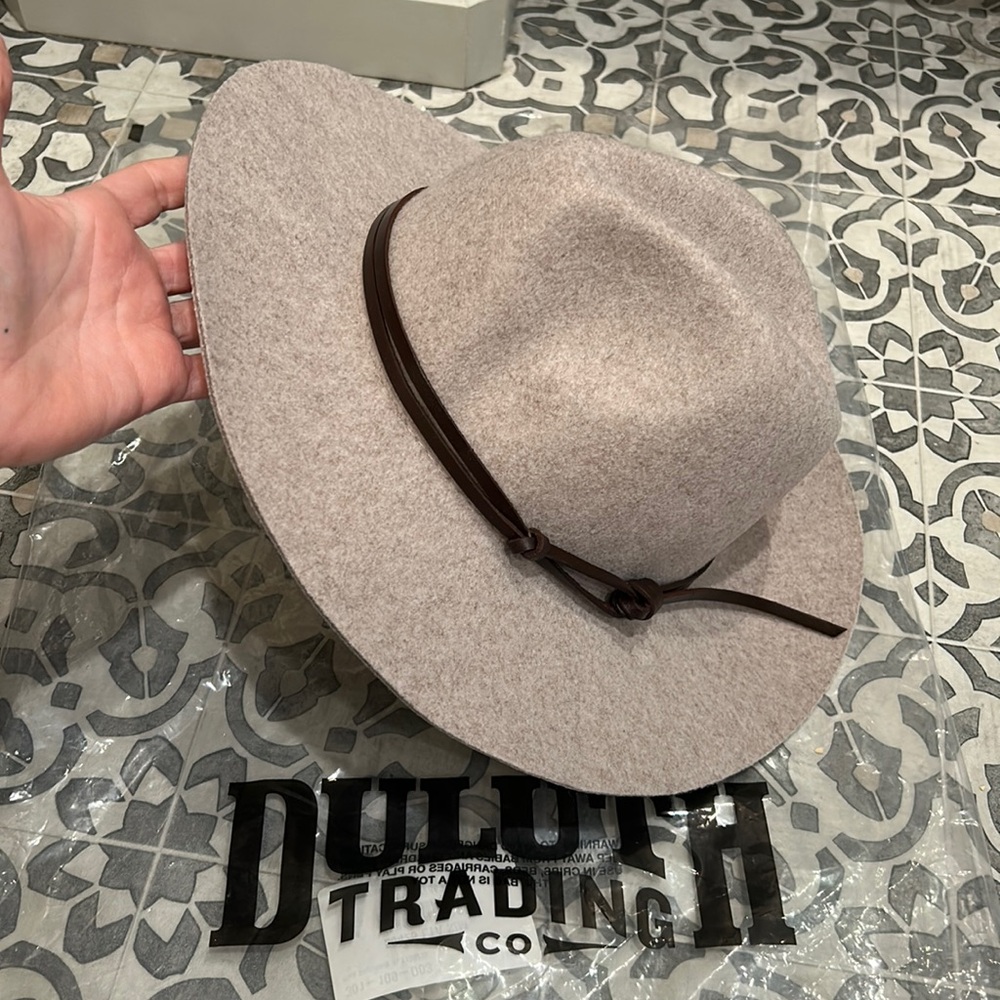 NWOT Duluth trading co women’s rancher hat (felt)
